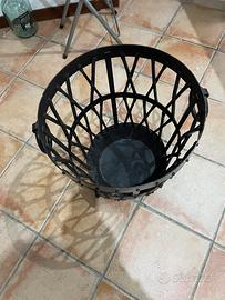 Porta legna in ferro battuto