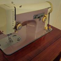 Necchi Supernova Julia vintage con mobile in legno