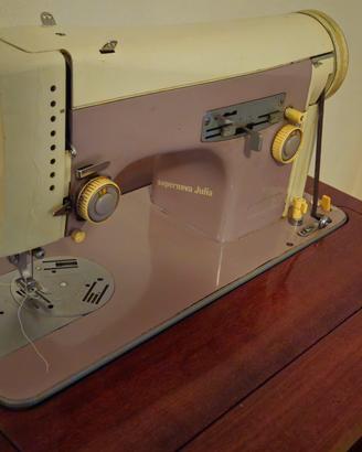 Necchi Supernova Julia vintage con mobile in legno