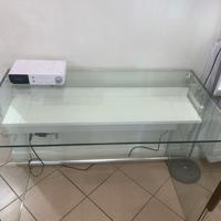 Arredamento negozio: Mobile d'appoggio in vetro