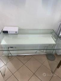 Arredamento negozio: Mobile d'appoggio in vetro