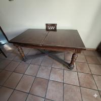 Tavolo Allungabile in Legno Massiccio