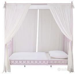 Letto a baldacchino