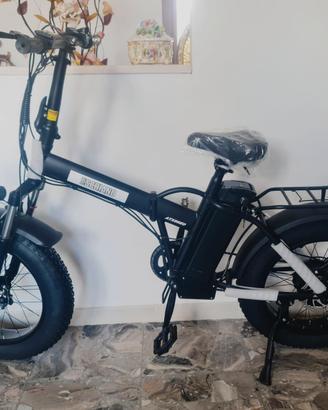 Nuova bici elettrica Pieghevole mai usata 