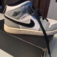 Modello: Jordan 1 Mid (PS) – Versione "Pre-School"