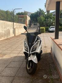 Kymco Downtown 300