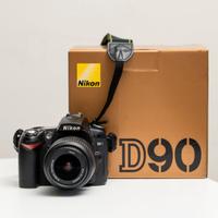 Nikon D90 + Nikkor 18-55 mm VR + Accessori complet