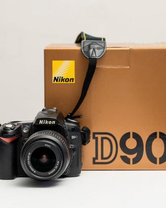 Nikon D90 + Nikkor 18-55 mm VR + Accessori complet