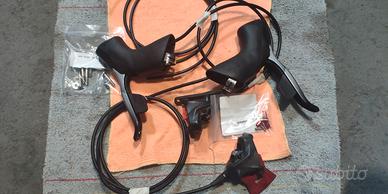 Comandi Sram Force axs con pinze idrauliche