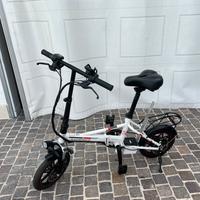 Bicicletta elettrica pieghevole