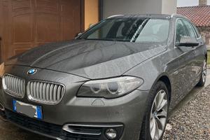 BMW 520d xDrive con cerchi in lega
