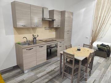 Monolocale 40mq arredato via Triumvirato