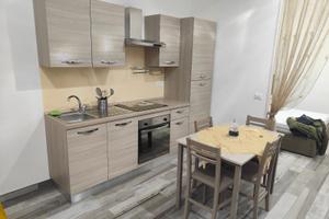 Monolocale 40mq arredato via Triumvirato