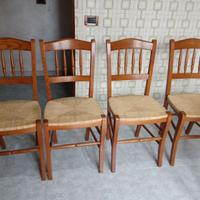 Tavolo allungabile con quattro sedie impagliate,