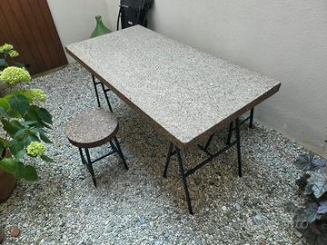 Tavolo con panca e sgabello in sughero