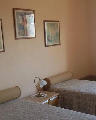 Camera arredata in appartamento comfortevole