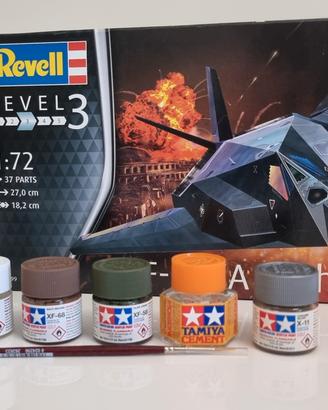 Modellino F117A Nighthank + colori + pennellino