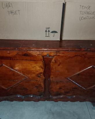 Cassapanca in legno