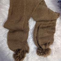 Sciarpa marrone effetto glitter oro, con pompon