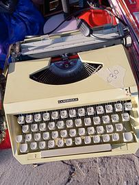 macchina da scrivere marca  CAMBRIDGE