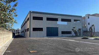 Immobile di 1700 m² con 5 locali a Orta di Atella