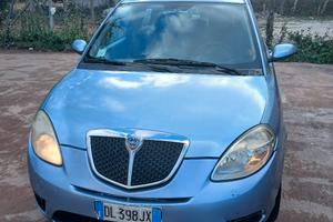 macchina lancia y 