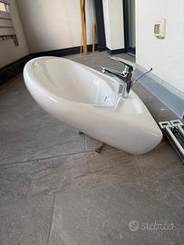 Lavandino in ceramica per bagno