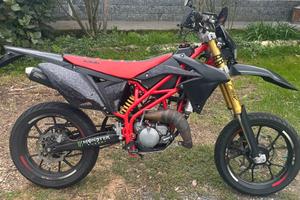 Moto suzuki valenti 2016