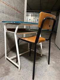 Tavololino scuola con sedia
