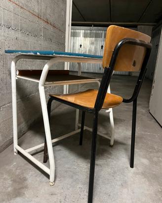 Tavololino scuola con sedia