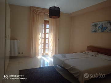 In zona residenziale casa singola con garage