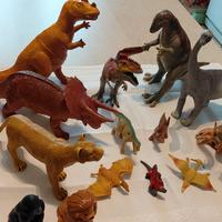 Dinosauri in gomma varie misure e scatola mattoni