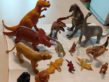 Dinosauri in gomma varie misure e scatola mattoni