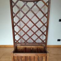 Fioriera in legno con spalliera