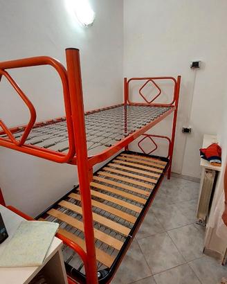 letto a castello in acciaio