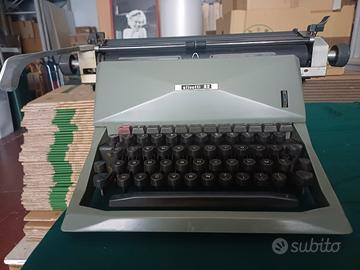 Macchina da scrivere vintage Olivetti Diaspron 
