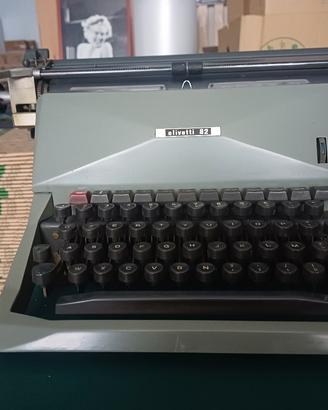 Macchina da scrivere vintage Olivetti Diaspron 
