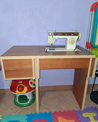 Tavolo e macchina da sarta vintage
