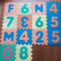 Tappeto puzzle lettere e numeri (14 pezzi)