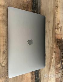 Macbook pro 15’ 2017 ram 16 ssd 500 touch bar