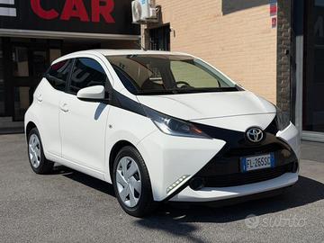 TOYOTA Aygo 1.0 VVT-i 69 CV x-business MMT (NES