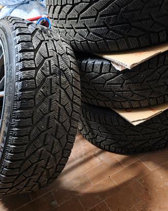 cerchi piu gomme  come nuovi
