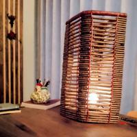 Lampada da terra artigianale in rattan