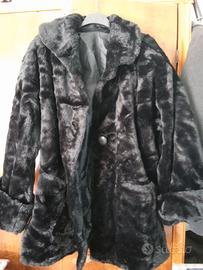 Pelliccia sintetica nera usata poco
