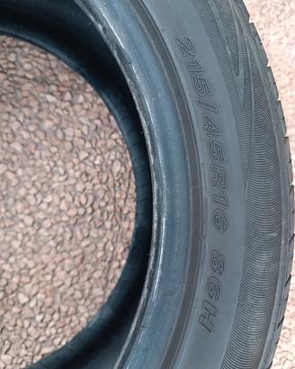 2 gomme auto 215/45 R16 86H
