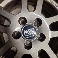 4 pneumatici 185 65 R15 su cerchi lega