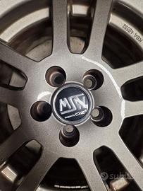 4 pneumatici 185 65 R15 su cerchi lega