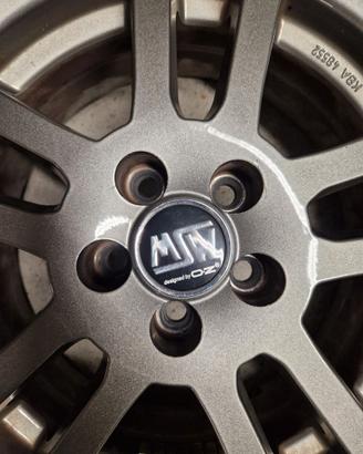 4 pneumatici 185 65 R15 su cerchi lega