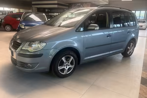 VOLKSWAGEN Touran 2.0 Conceptline Ecofuel 7 POSTI