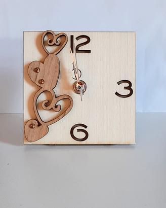 Orologio in legno con cuori - da tavolo - NUOVO